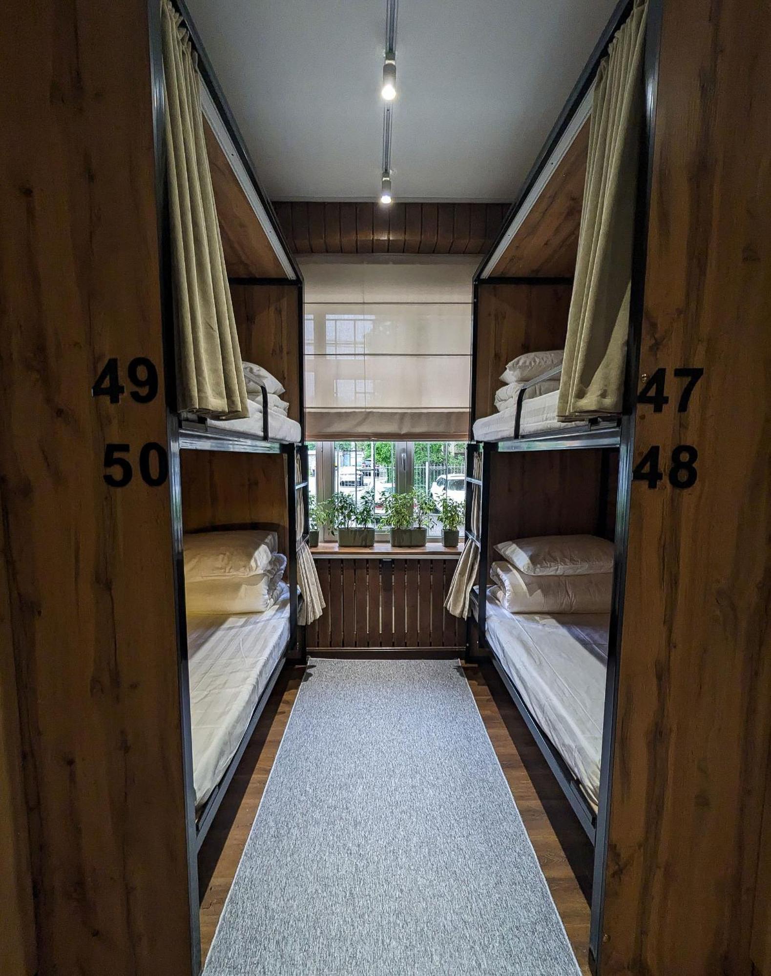 Aiva Hostel Бишкек Екстериор снимка