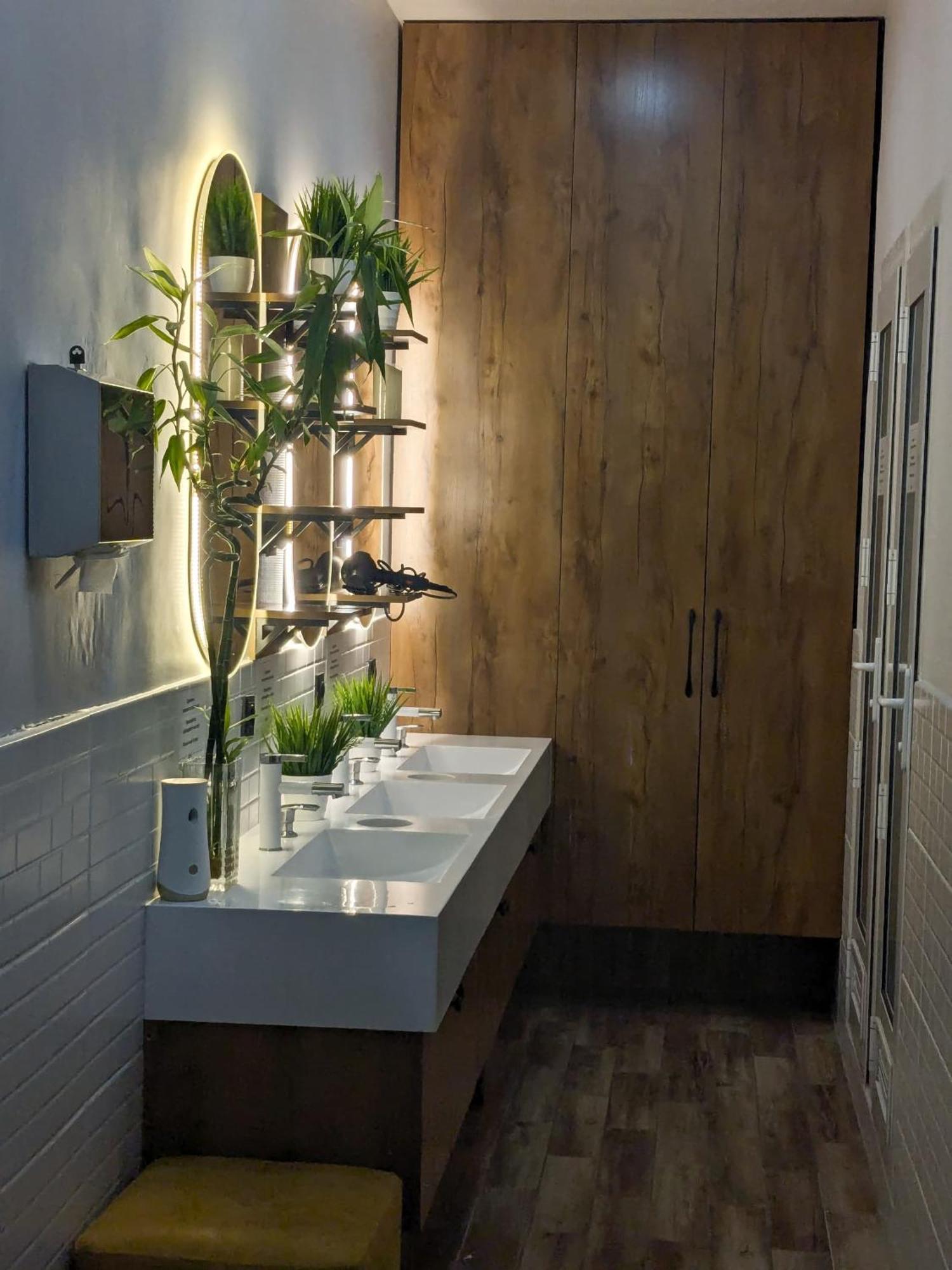 Aiva Hostel Бишкек Екстериор снимка